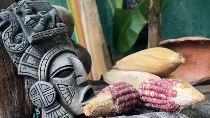 玛雅神雕塑与玉米玉米作为主要的食物来源在尤卡坦里维埃拉玛雅墨西哥