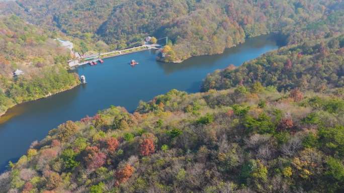 武汉木兰天池风景区深秋风光