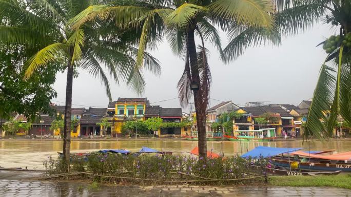著名的越南城市会安。会安正在下雨。
