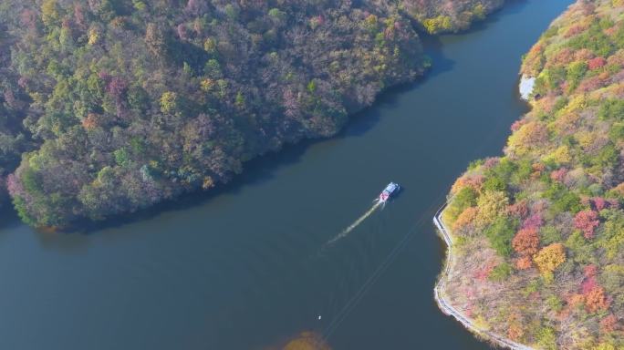 武汉木兰天池风景区深秋风光