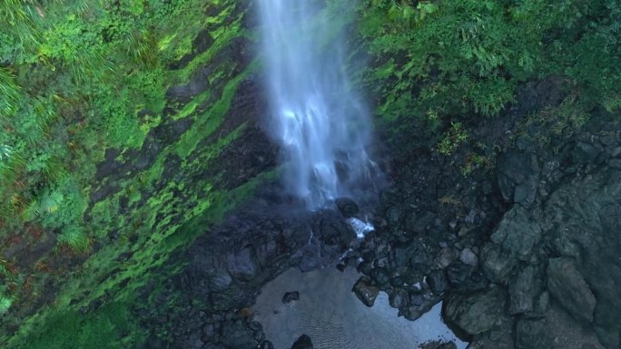 在Bonao Blanco的Salto del Rodeo Cascades, República多