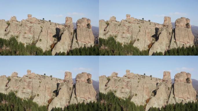 空中无人驾驶飞机集中在保加利亚西北部维丁省的天然岩石雕刻形成的Belogradchik悬崖堡垒上。