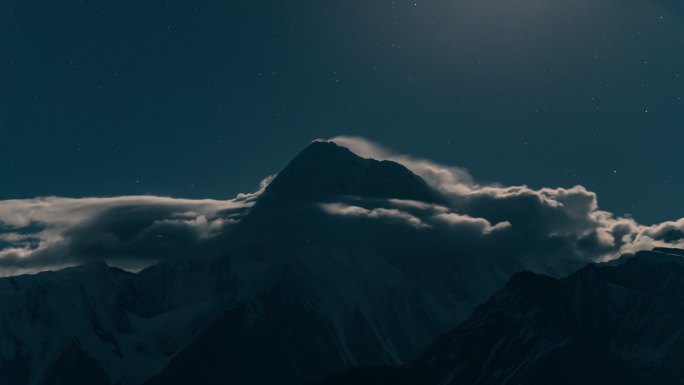 4K贡嘎雪山长焦特写星空云海