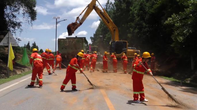 公路塌方抢险人工作业