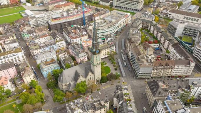 白天苏黎世市中心教堂外部交通街道航拍全景延时4k瑞士