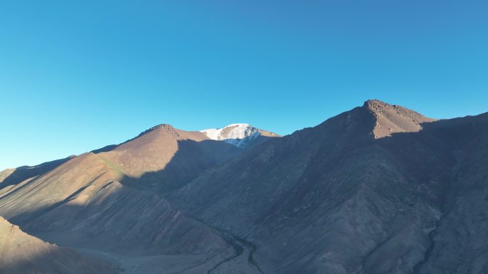 西藏阿里日土县加伟雪山航拍4k