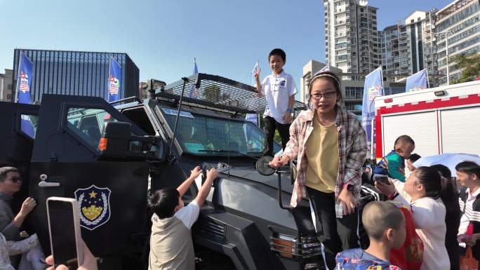 深圳警营开放日龙华分会场