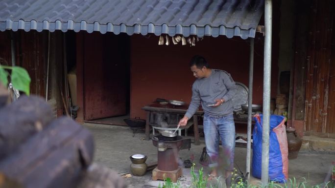 翁丁新村人民生活场景