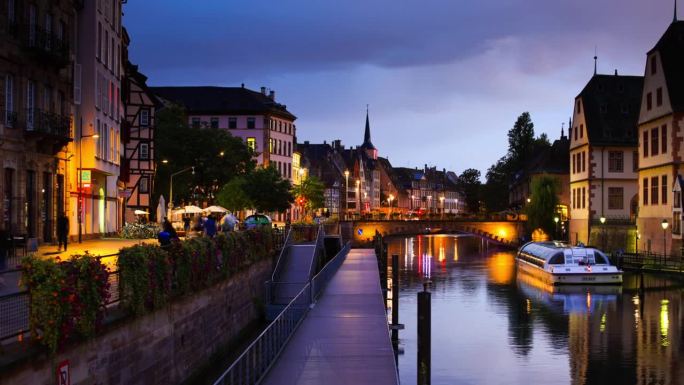 法国斯特拉斯堡欧洲城镇夜景延时欧洲历史街