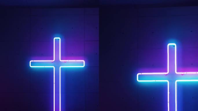 明亮的霓虹色调在教堂的墙上创造了一个生动的基督教十字架。