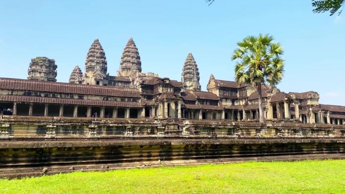 吴哥窟是为纪念毗湿奴神而建的寺庙建筑群，位于柬埔寨北部暹粒省吴哥地区