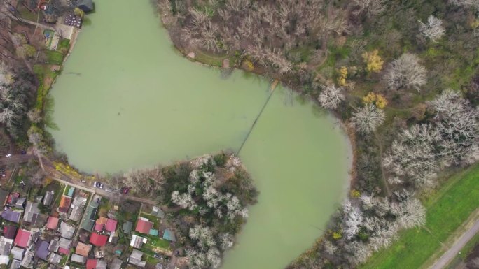 塞尔维亚贝尔格莱德的一个形状像字母S的湖