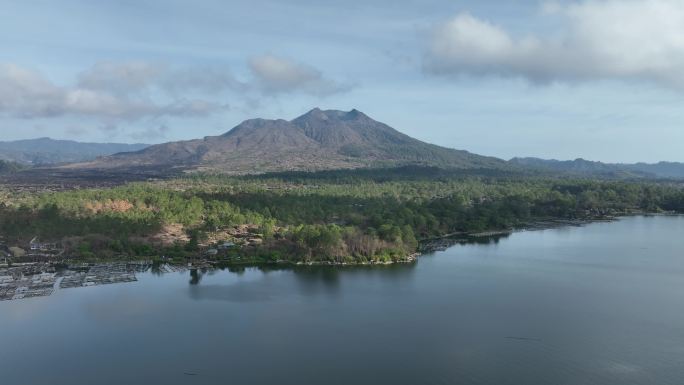 印尼巴厘岛巴图尔火山湖航拍自然风光