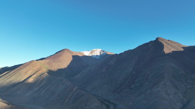 西藏阿里日土县加伟雪山航拍4k