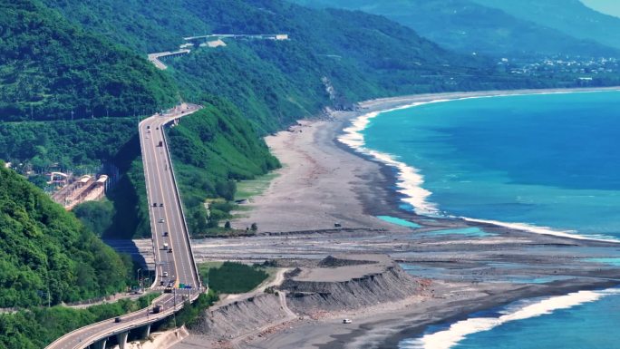 台湾台东海岸线公路鸟瞰图。