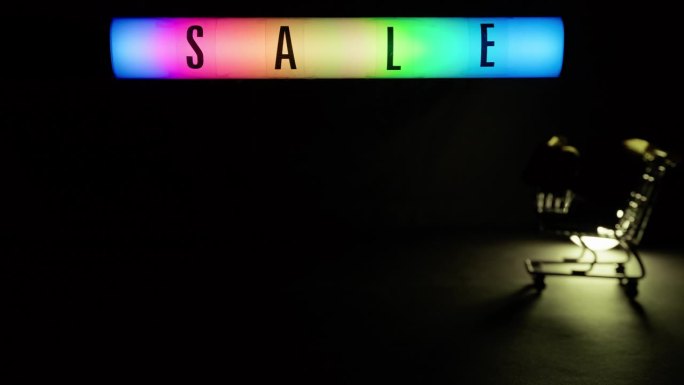 黑色星期五销售背景与彩虹灯