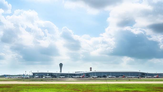 海南海口美兰国际机场蓝天白云下的时间延时