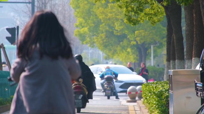 城市马路街道上班下班高峰期汽车车流人流城