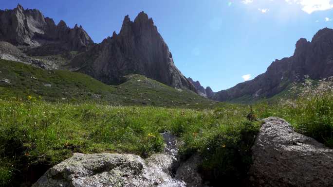 四川阿坝州莲宝叶则山谷溪流自然风光