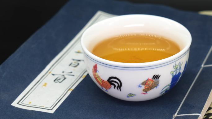 一杯清茶，一本书