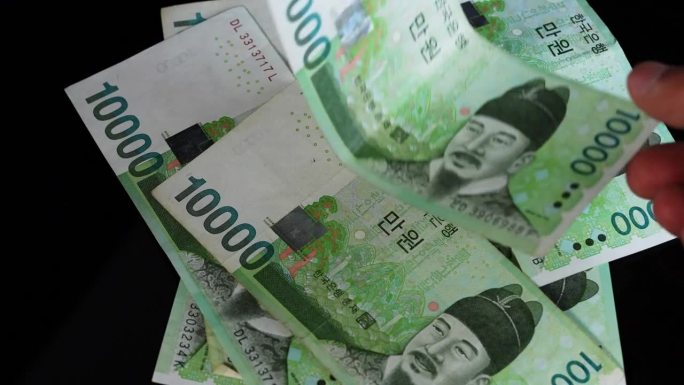 在韩国数1万韩元纸币，钱，60帧/秒，慢