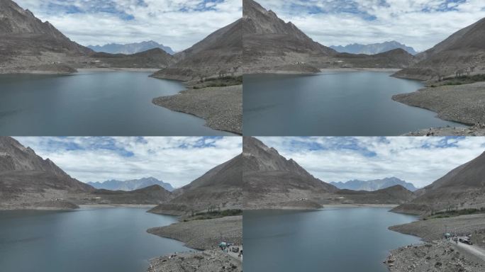 无人机揭示拍摄的萨帕拉湖在斯卡都，巴基斯坦，北部地区，电影的观点和美丽的天空