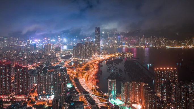 香港未来城市多云的夜空