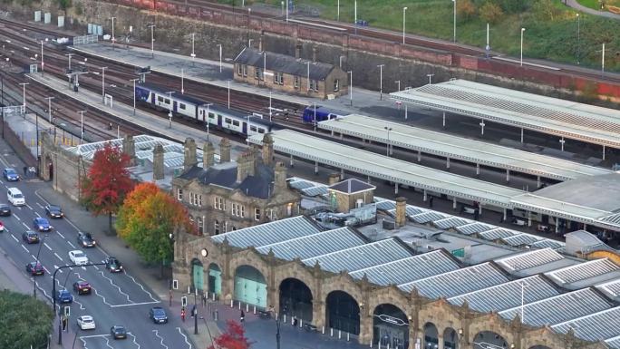 近距离无人机拍摄谢菲尔德火车站建筑在英格兰北部