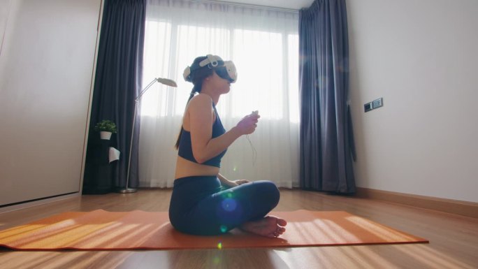 女性伸展运动在线课程锻炼瑜伽与虚拟现实在家里