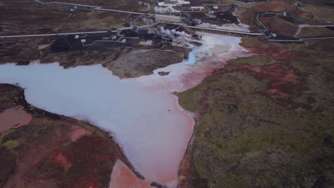 冰岛西南部Gunnuhver的地热可再生能源工厂。空中
