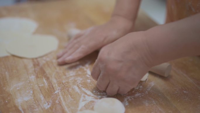 过年过节冬至春节煮饺子下饺子视频素材