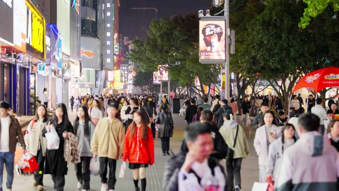 城市都市闹市步行街商场夜晚广告霓虹灯