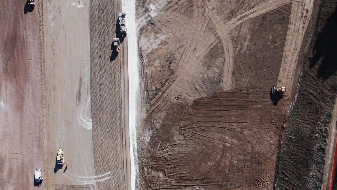 施工现场、露天场地道路施工设备航拍图