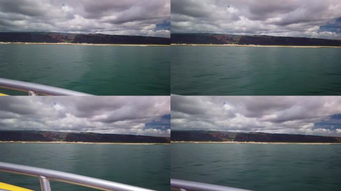 从海军基地和夏威夷考艾岛海岸外的威美亚峡谷移动的快艇上拍摄的万向节广角镜头。4 k