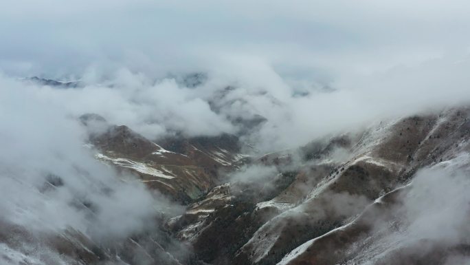 青海 祁连县 秋季雪景