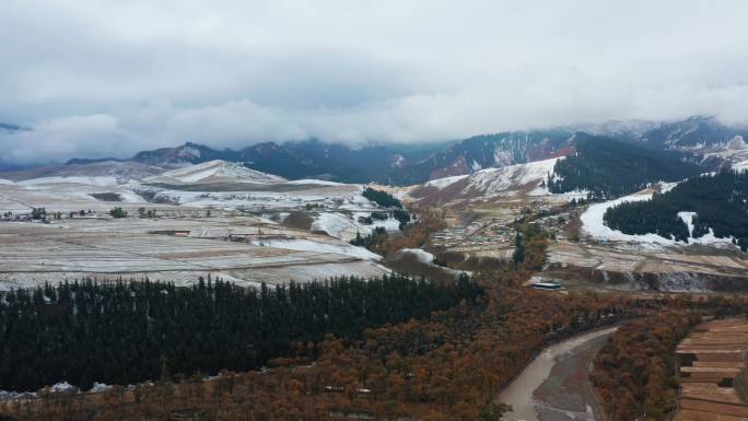 青海 祁连县 秋季雪景