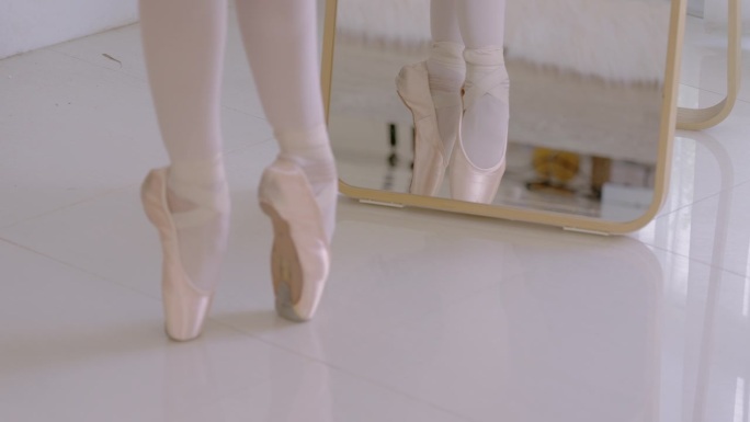 芭蕾舞者的脚步艺术文艺踮起脚尖