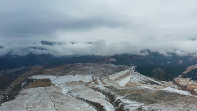 青海 祁连县 秋季雪景