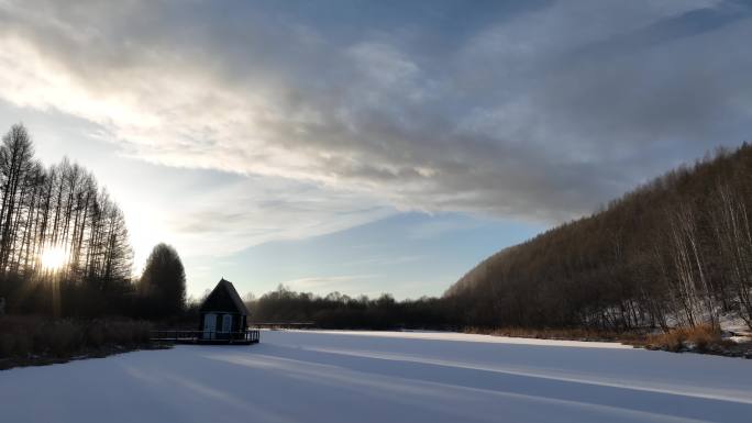 森林公园木屋雪景