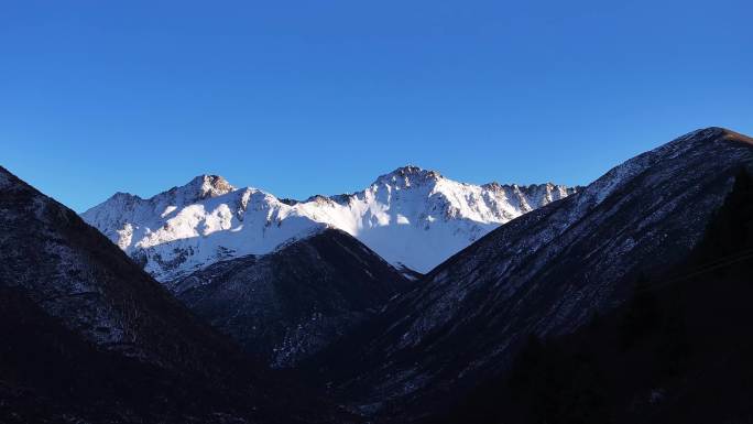 三奥雪山