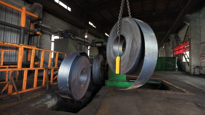 带钢生产线位于华北工厂