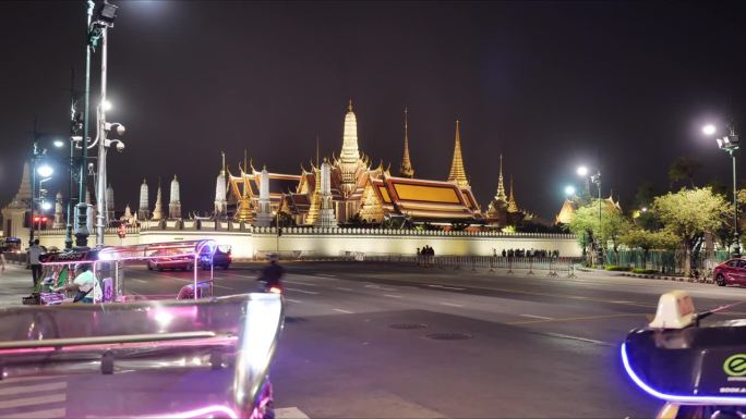 晚上，泰国曼谷的大皇宫或卧佛寺。
