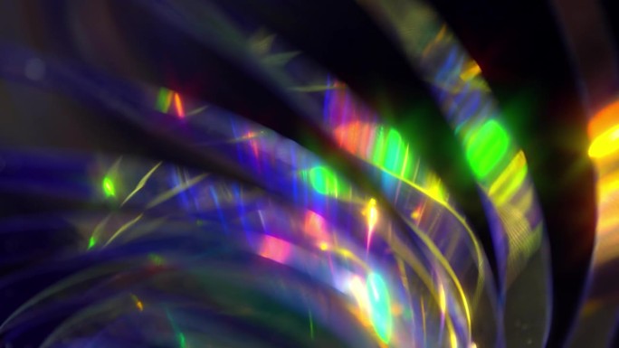 圣诞节的背景。水晶棱镜折射出鲜艳的彩虹色。钻石霓虹紫色全息催眠背景。玻璃分散