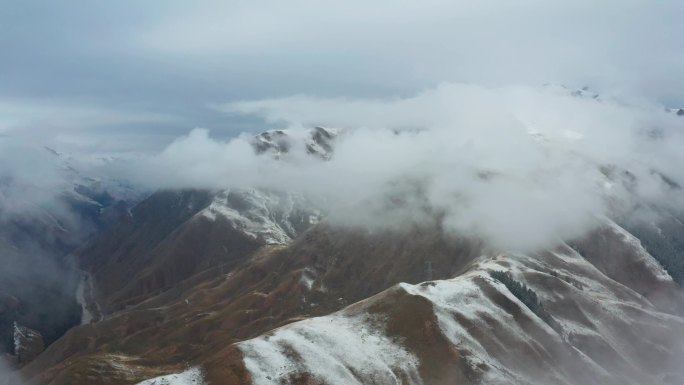 青海 祁连县 秋季雪景