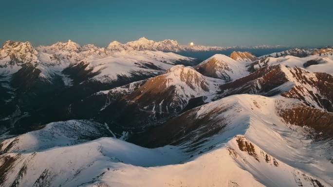 航拍梅里雪山