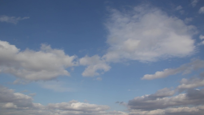 蓝天白云云朵棉花状云朵翻滚的云团