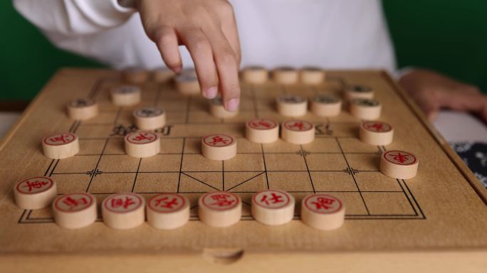 中国象棋下棋手部特写