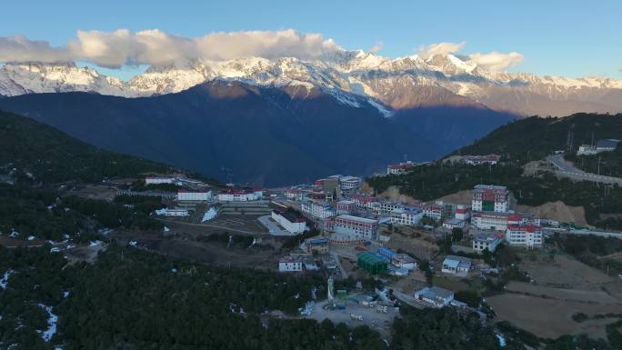 梅里雪山日照金山