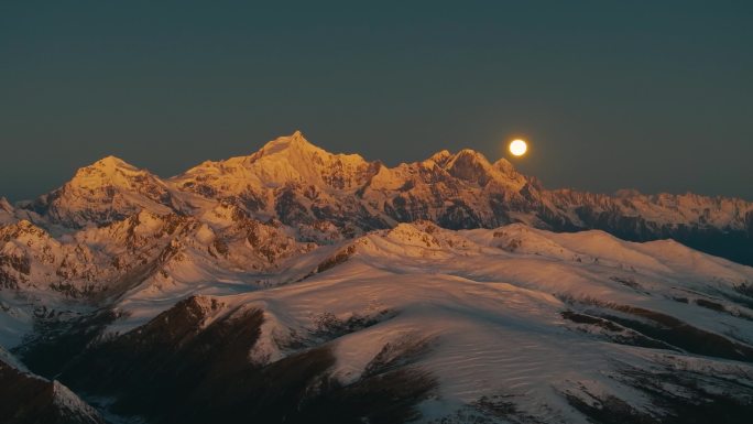 航拍梅里雪山