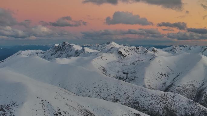 航拍雪山